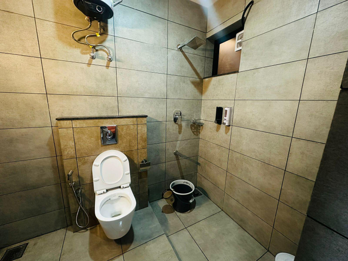 Bathroom, Maryland Residency, Wayanad