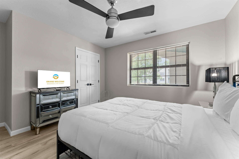 Room 2, Green Mountain Getaway 2bdr, Taney