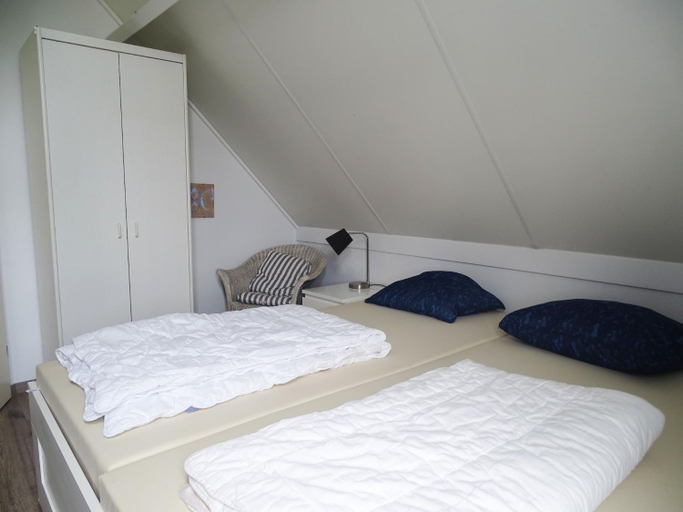 Bedroom 3, Bungalow in Breskens near the Beach, Sluis