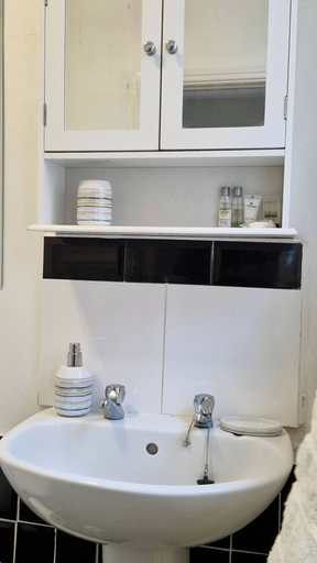 Bathroom 3, Spacious 1 Br Lincoln City Centre & Amenities, Free Parking, Lincolnshire