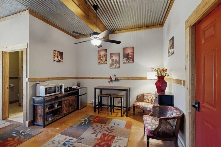 Interior 5, Five Dog-friendly Suites on Hwy 290 Wine Trail, Gillespie