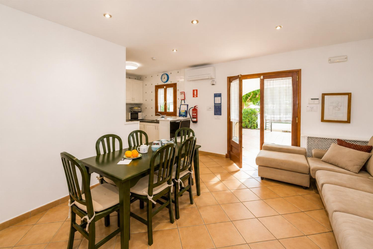 Others 4, Villa Estrella, Baleares
