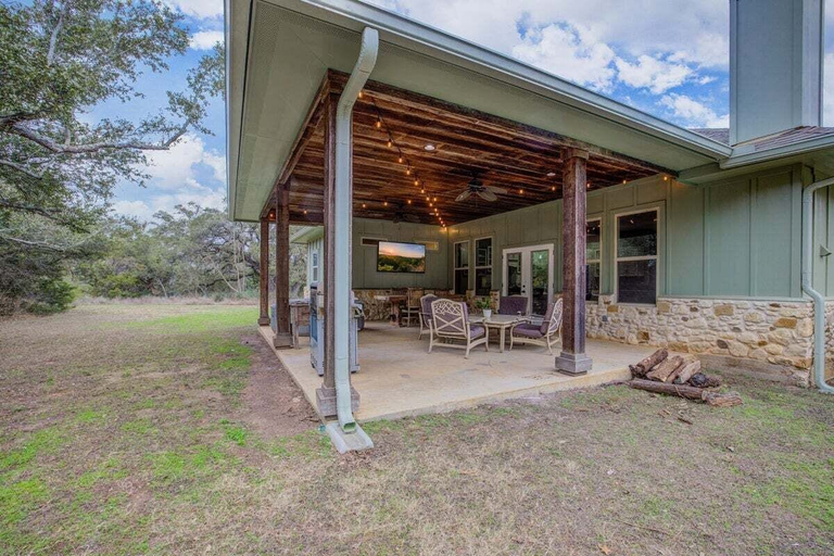 Terrace/patio, Hill Country Escape Hot Tub Pet Friendly, Hays