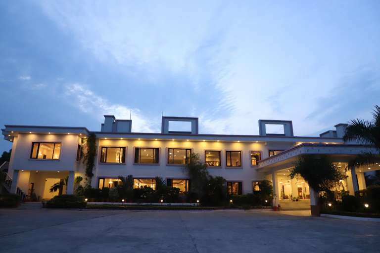Exterior & Views