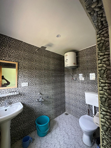 Bathroom 5, Love and Peace Homestay, Srinagar