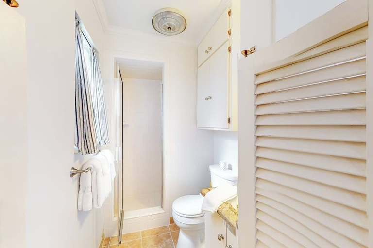 Bathroom 2, Snowbird-friendly Home With Enclosed Yard, Firepit, Central AC, & High-speed Wifi, Gillespie