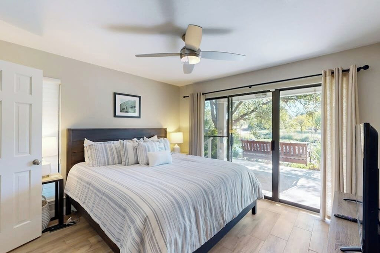 Room 3, Waterfront, Dog-friendly Home With Lake Views, Private Boat Lift & Dock, Llano