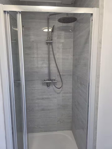 Bathroom 5, House Sleeps 7 With Garden and Parking, London