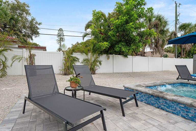 Outdoor spa tub, Ringside On Ringling 4 Bedroom Home, Sarasota