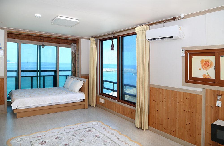 Bedroom 5, Sokcho Haemaleum Pension, Sokcho