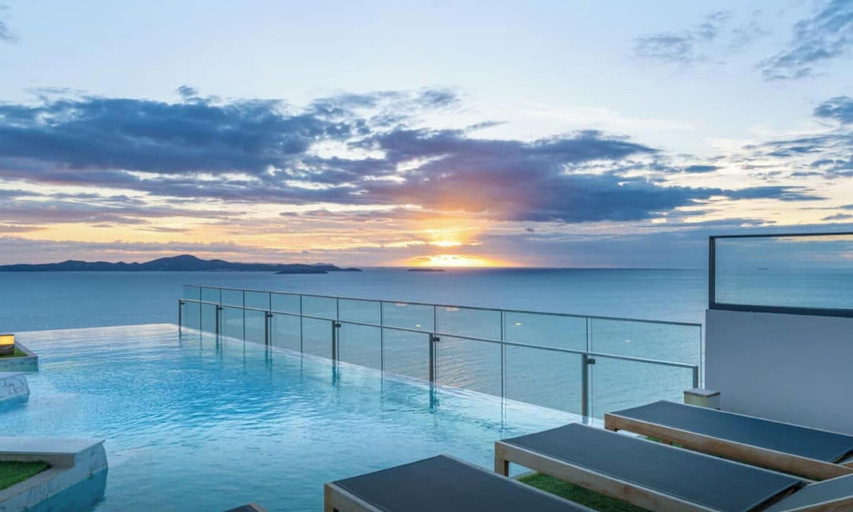 Pool 3, Sea View I Beach Front I Walk to The Beach, Pattaya