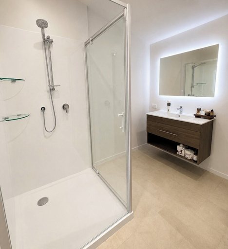 Bathroom 4, Bailey's At The Beach Motel, Thames-Coromandel