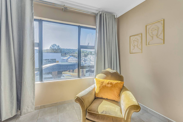 Interior 3, No1 Airville Sol, 9 min Drive to Cresta Mall, City of Johannesburg