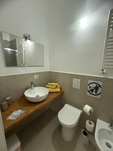 Bathroom 2, Latomia del Paradiso Rooms in Siracusa, Syracuse