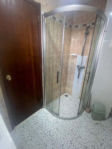 Bathroom 5, hotel CLAMANTIS, Mfoundi
