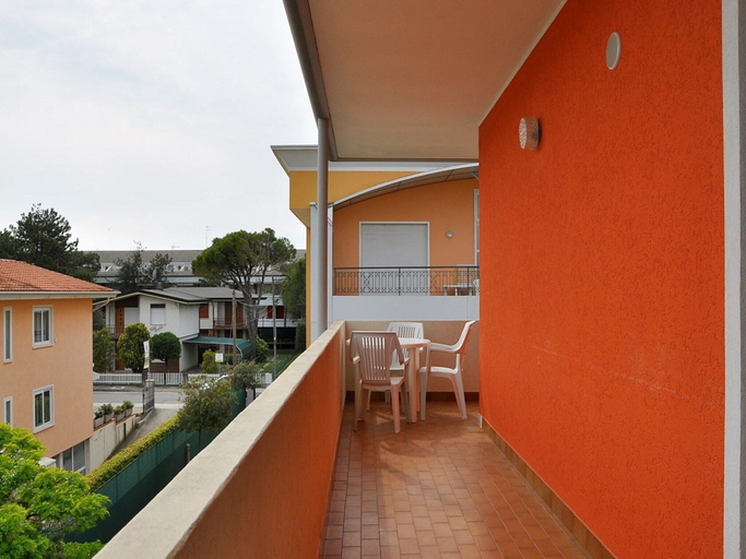 Balcony 4, Colourful Flat With Balcony in Bibione, Venezia