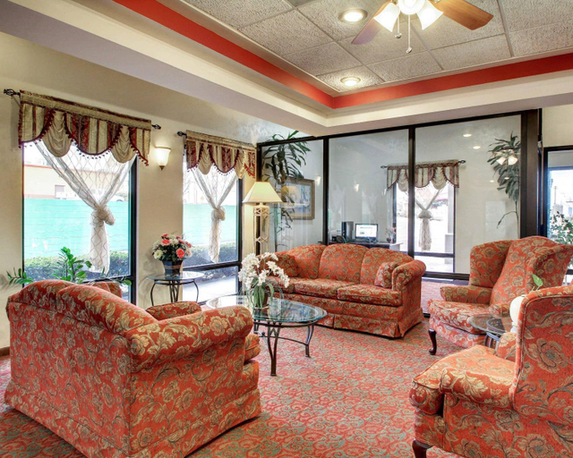 Public Area 2, Quality Inn & Suites Clinton - Jackson West, Hinds