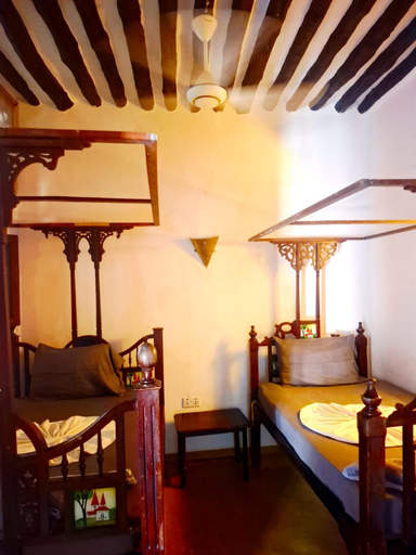 Bedroom, zLife Stone Town, Mjini
