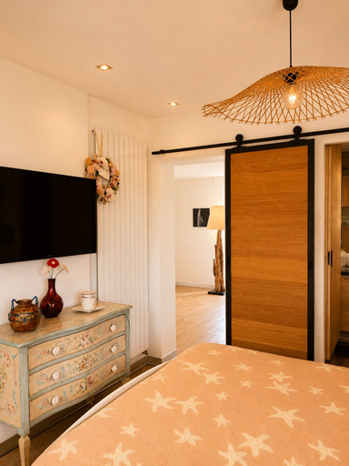 Room 4, 225 Le Club C in Cannes, Alpes-Maritimes