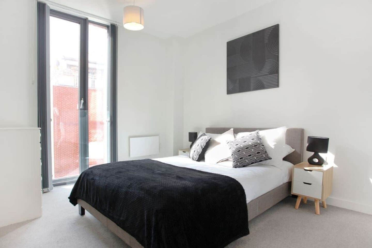 Room 3, The Central Mount-balcony-gym-parking, Manchester