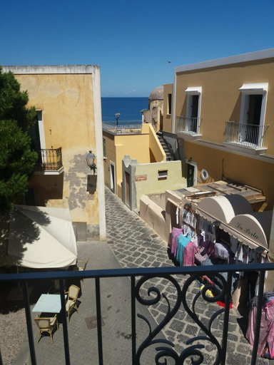 Others 5, Affittacamere Via Muraglione, Latina