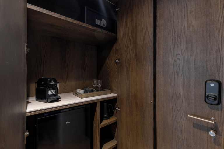 Room 4, Ruben Dario 38, Mexico City