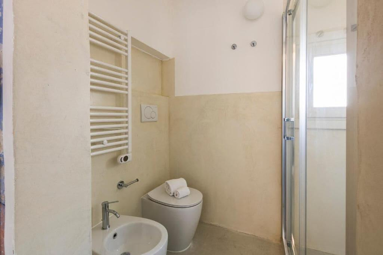 Bathroom 3, Palazzo Insula, Lecce