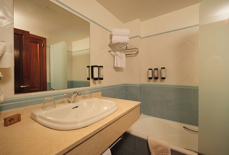 Bathroom 5, Hotel Rural Es Riquers, Baleares