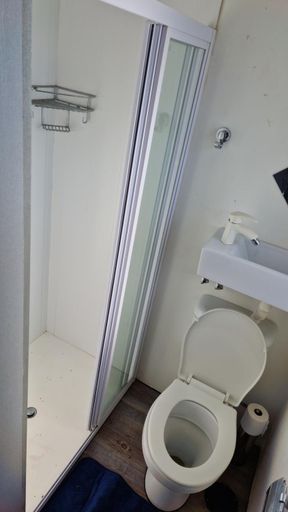 Bathroom 3, Old Willow Houseboats, Fezile Dabi