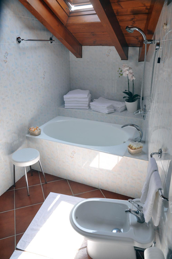Bathroom 2, Hotel Vittoria, Verbano-Cusio-Ossola