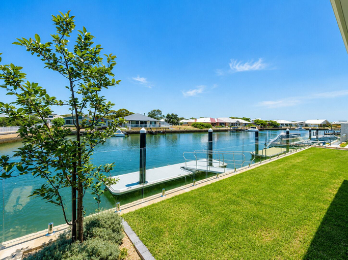 Others 4, A Waterside Paradise, Busselton