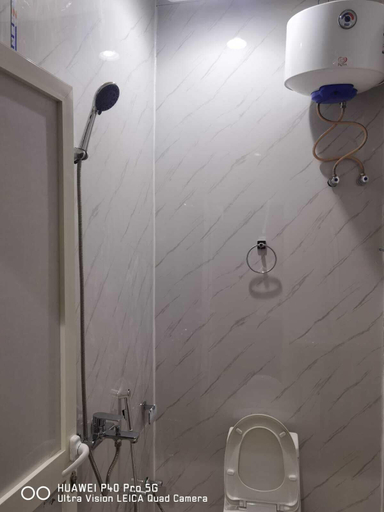 Bathroom 5, Quiet Rooms 3, Riyadh