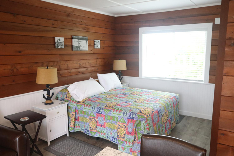 Bedroom 2, The Lowtide Motel, Grays Harbor