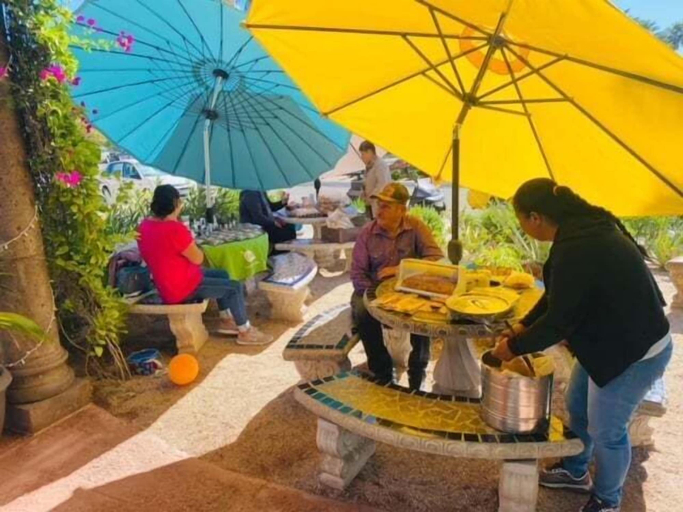 Outdoor dining 3, Beachfront Home & Mountain Views, and the Biggest Private Pool, Comondú