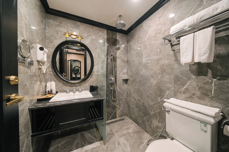 Bathroom 5, Bay Luxury Fortune Grand Hotel, Ba Đình
