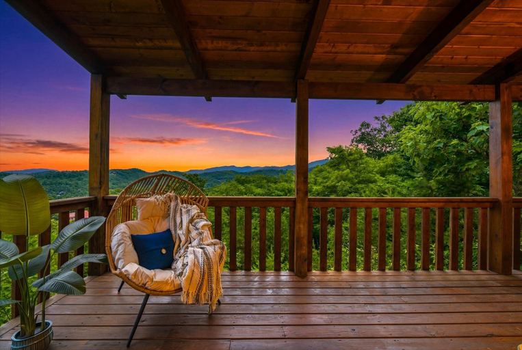 Terrace/patio 2, Heavenly Daze, Sevier