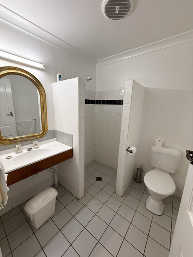 Bathroom 4, Old Vic Hotel, Cabonne