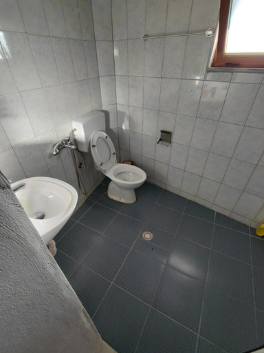 Bathroom, Loykas rooms, Gjirokastrës