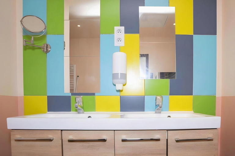 Bathroom, Trendy Hostel, Val-de-Marne