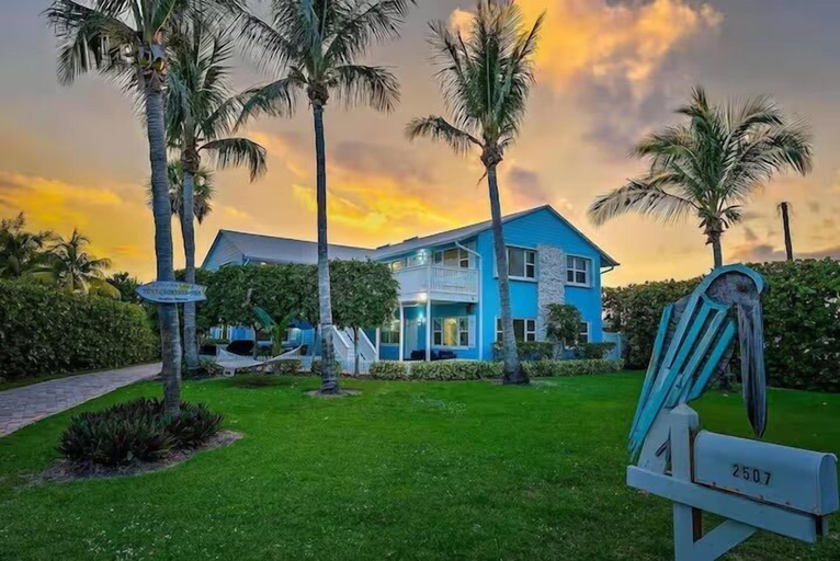 Primary image, Steps to Surfers Paradise | Family Beach Condo, Saint Lucie