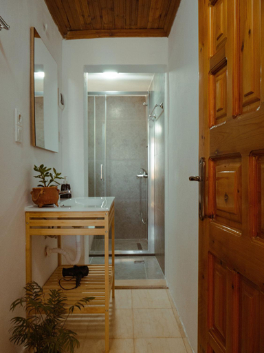 Bathroom 2, Petrichor, Gjirokastrës