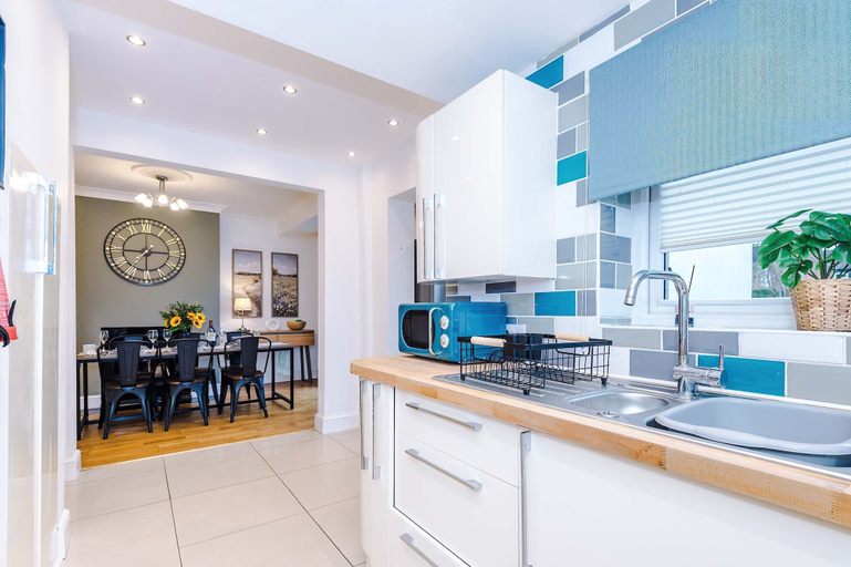 Room 5, Spacious 3 Bed Home - Ideal for Business Stays, Cheshire East