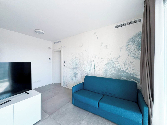 Living room 4, Modern Apartment Steps From the Beach, Venezia