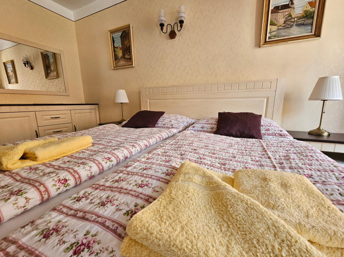 Bedroom 2, Mini Hotel Abraka & Apartments, Český Krumlov