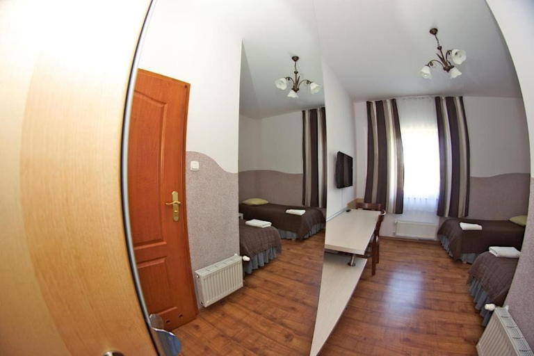 Others 5, Hotel Nevada, Świebodzin