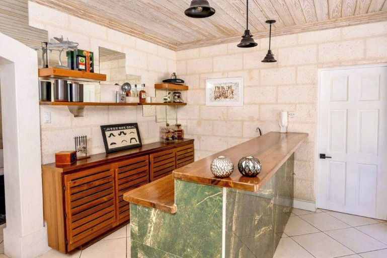 Interior 2, Kyalami - by Zenbreak