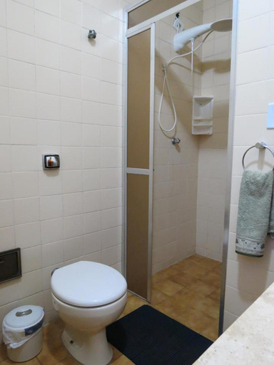 Bathroom 3, Bertioga Beach Hostel, Bertioga