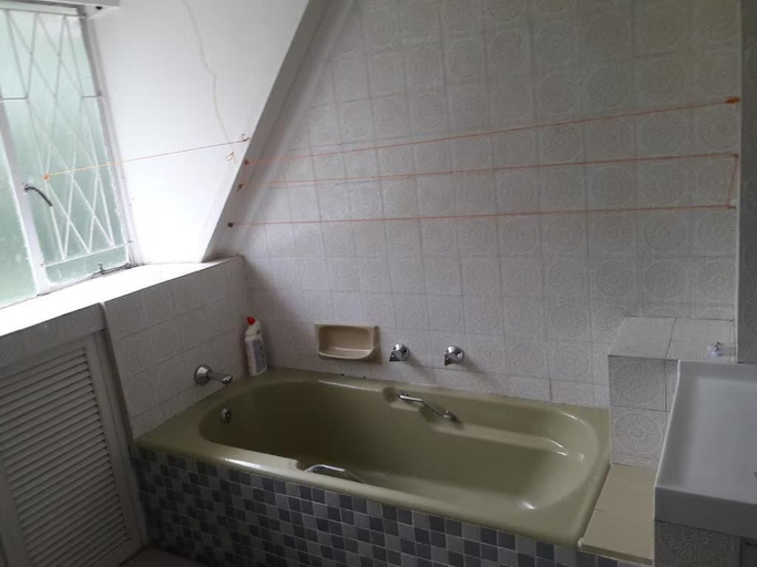 Bathroom 3, SADEJA Accommodation, City of Johannesburg