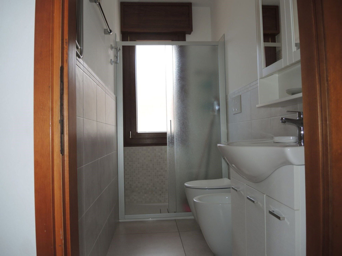 Bathroom, Colourful Flat With Balcony in Bibione, Venezia