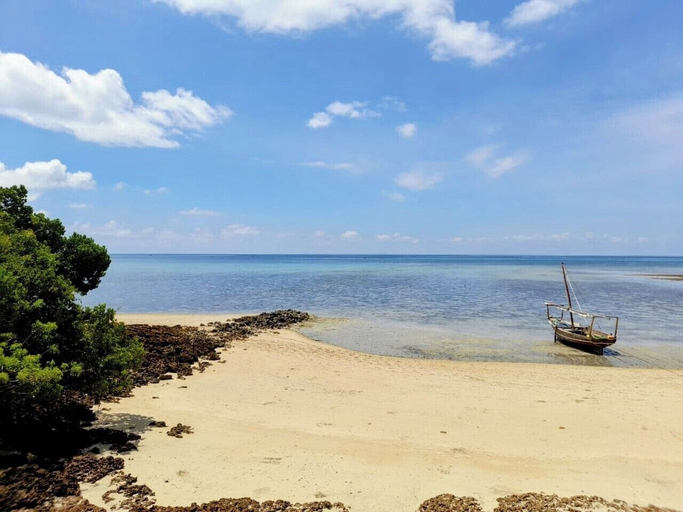 Beach 4, Shiri beach resort, Magharibi